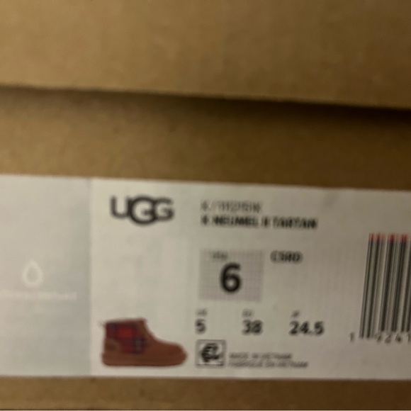 Boy Uggs - Picture 4 of 4